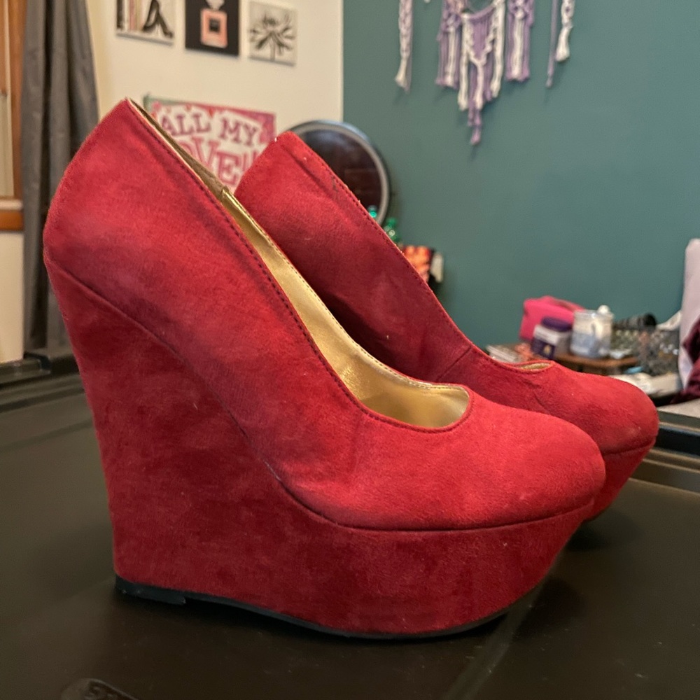GLO jeans - size 6.5 red suede wedge heel pumps